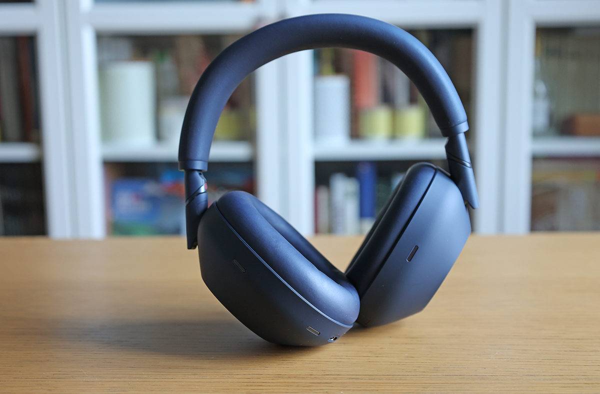 Sony WH-1000XM6: Bluetooth LDAC. Hi-Res Audio.