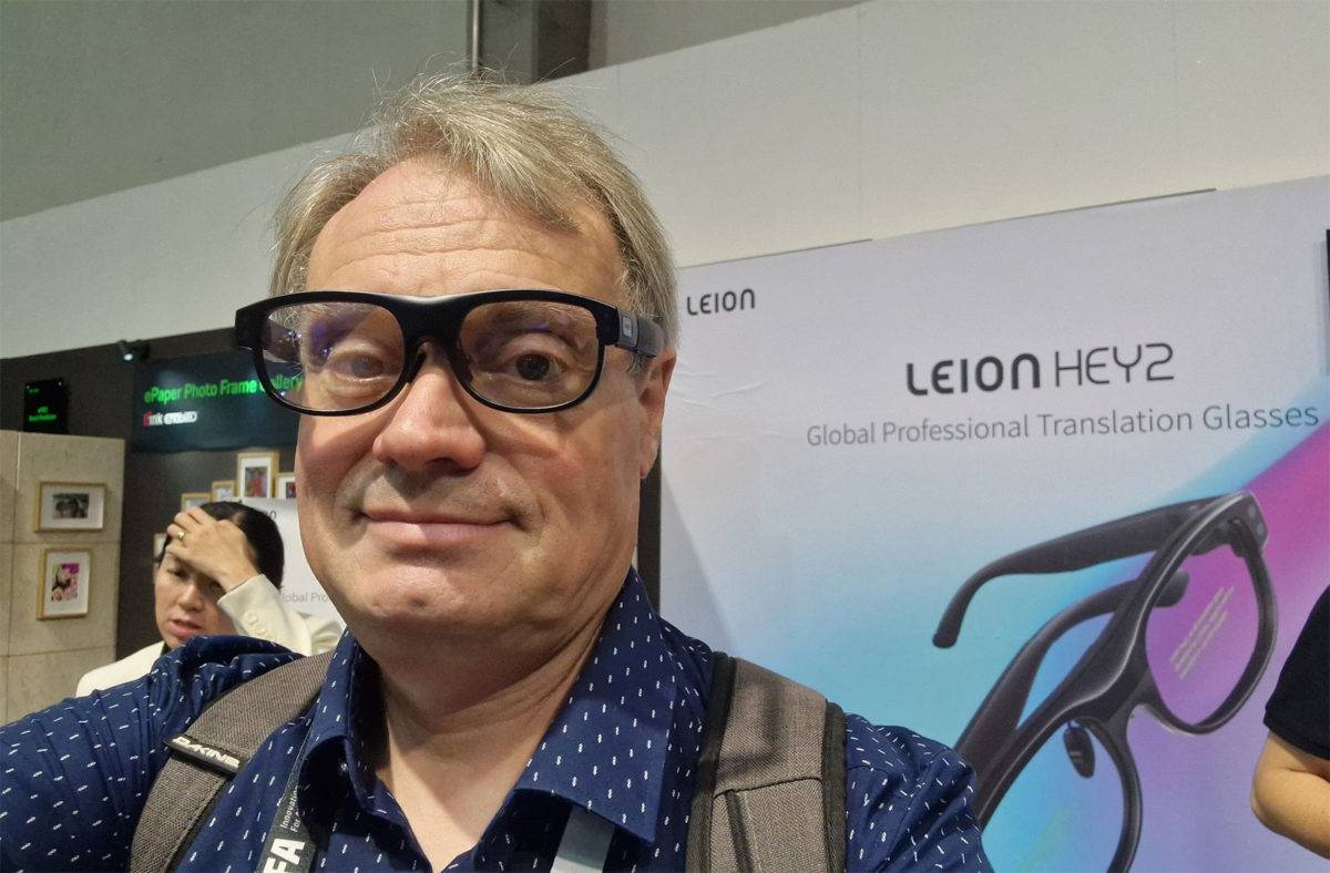 Traduction avec des lunettes de réalité augmentée Leion Hey H2.