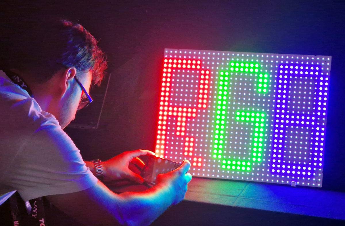 Sony tease ses nouveaux écrans RGB LED à l'IFA de Berlin. Sony tease ses nouveaux écrans RGB LED à l'IFA de Berlin.