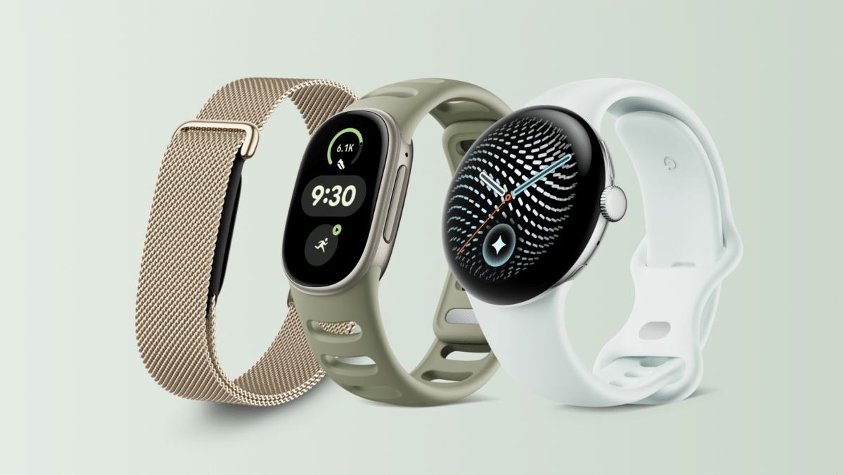 Entre le Fitbit Air, à gauche et la Google Pixel Watch 5, le Fitbit Edge. Entre le Fitbit Air, à gauche et la Google Pixel Watch 5, le Fitbit Edge.